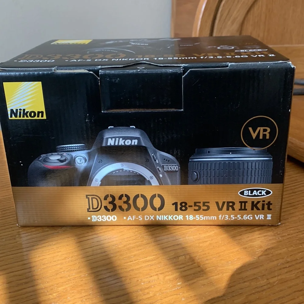 Nikon D3300 • AF-S DX Nikkor 18-55 mm VRII Kit